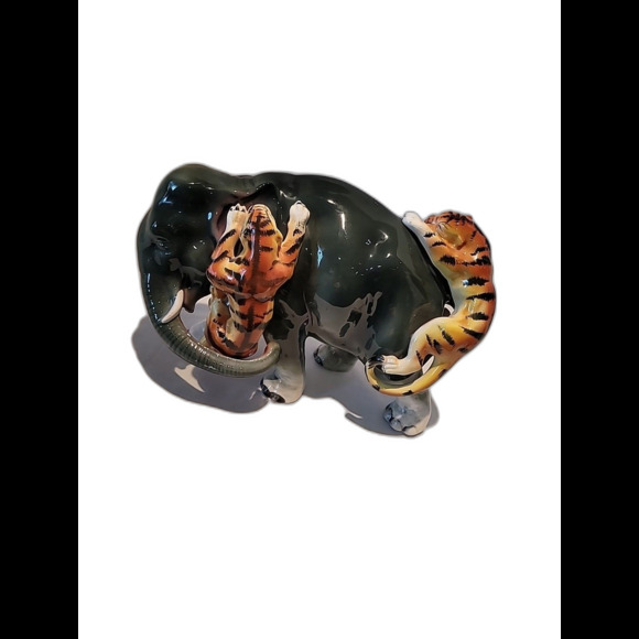 VINTAGE Wales Mid Century Tiger Attacking Elephant Porcelain Figurine 12" Japan - Picture 1 of 16